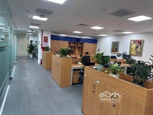 cho thuê văn phòng vinhomes west point phạm hùng dt 210m2 - 70tr/th