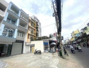 mình cần share phòng và vỉa hè cmt8