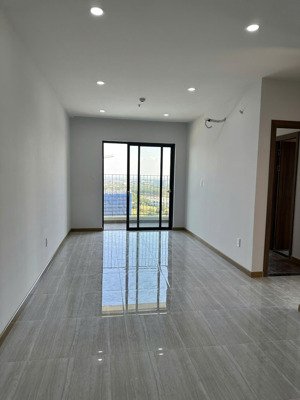 bán nhanh căn 2pn 2wc bcons green topaz tầng trung hướng đông nam nhìn hồ đá chỉ 2ty3