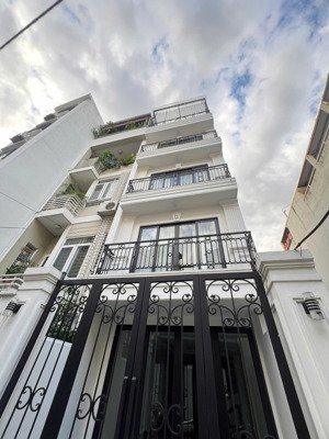 anh trai bán nhà đi nước ngoài - đường hồng tiến - 3 ngõ ô tô vào nhà