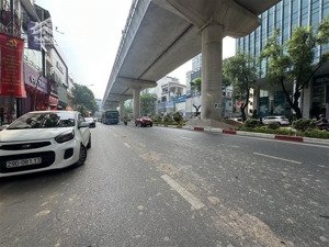 bán gấp nhà trung tâm cầu giấy, 93,9 m2, ô tô đỗ cổng, 4 tầng.