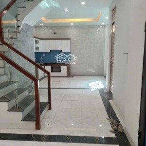 - bán nhà thuỵ khuê, sát phố, 34m2, 8.5 tỷ.