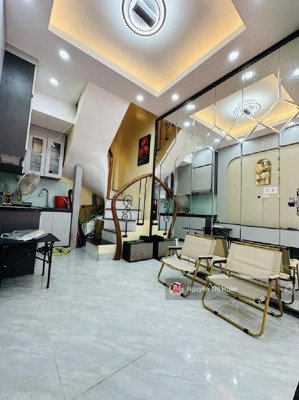 siêu phẩm mặt phố đại la - nhỏ mà vó võ 5 tầng 15m2-5,5 tỷ- kinh doanh sầm uất