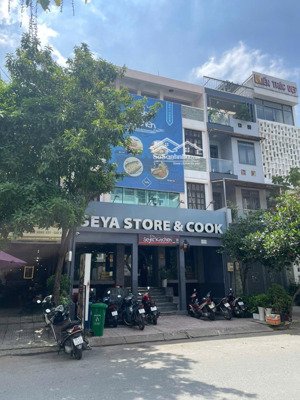 toà nhà mt cao đức lân, quận 2. dt: 8 x 20m. kc: hầm, 4 tầng. hđt: 80tr/th. giá bán : 46 tỷ