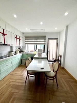 nhà đẹp, 6 tầng, ngõ rộng, thang máy, ở luôn