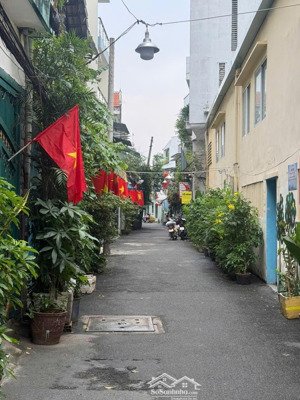 trung tâm q10 - vị trí đẹp - nhỉnh 8 tỷ