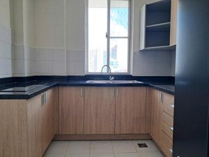 bán căn hộ trung tâm phú mỹ hưng,quận 7. tính thanh khoản cao . dt 118m 3pn2wc giá 9.3ty