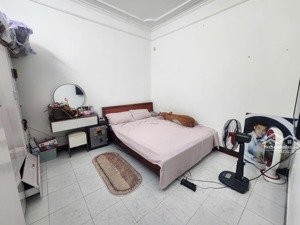 gần phố - ngõ thông - khu dân trí cao, sầm uất