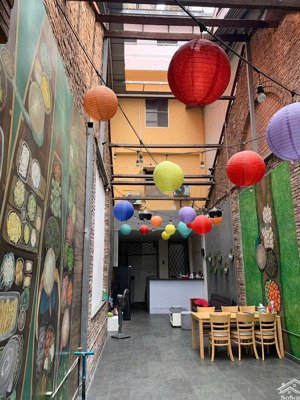 cần tiền bán gấp nhà mặt tiền đề thám q1 giá 67ty, 1 trệt, 4 lầu , tphcm, cho thuê 90tr/ tháng,