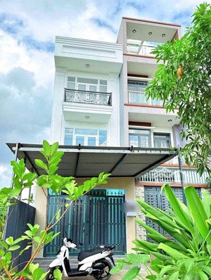 nc 5,5ty - bán nhà 1 trệt + 2 lầu + tum + 2 sân thượng. - mặt tiền trường lưu p. long tr