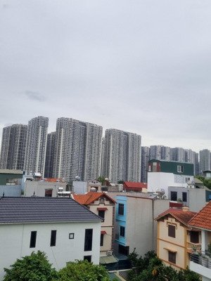 nhà đẹp ở ngay, 2 thoáng trước sau , ô tô + dt 40 m2 , hàng xóm vinhomes smart, tặng full nội thất