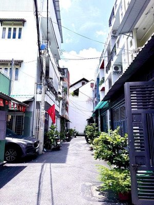 siêu phẩm 4 tầng đúc btct - ô tô ngủ trong nhà - khu trung tâm gò vấp phạm văn chiêu-4x13