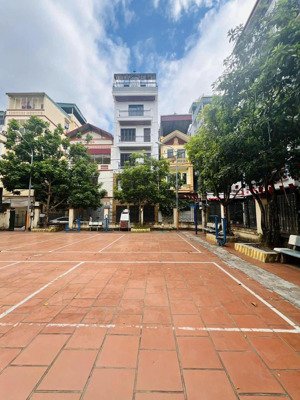 siêu đẹp xuân đỉnh - phạm văn đồng
đường trước nhà ô tô tránh, thang máy hiện đại, gara để 2 ô tô