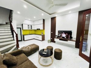 chính chủ bán nhà lạc long quân, tây hồ 5 tầng, 30m2, cách phố, cách ô tô 30m, ngõ thông, ở ngay.