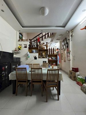 hẻm xe hơi tới cửa, nhà 3 tầng, dt 4,2 x 16 - giá chỉ 9 , 1 tỷ hoàng hoa thám, p5, phú nhuận