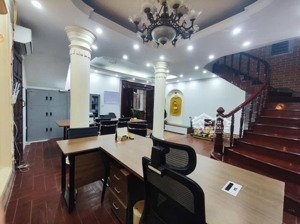 cho thuê biệt thự vip nguyễn chí thanh - ba đình- nhà đẹp - nguyên căn - ô tô đỗ cửa