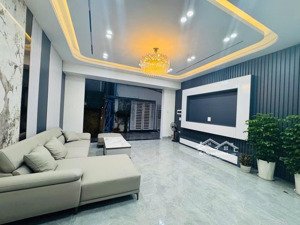 siêu phẩm thạch bàn nhà đơn lập 6 tầng thang máy ô tô đỗ cửa full nội thất hiện đại