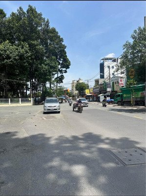 chủ gấp bán! nhà 3 tầng mặt tiền đình phong phú, diện tích 93m2. giảm mạnh còn 7.5 tỷ