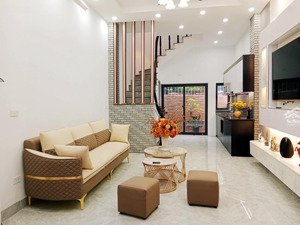 nhà đẹp gần phố, phan đình giót, thanh xuân 32m, 5 tầng, mt 3.7m, giá 8.6 tỷ.