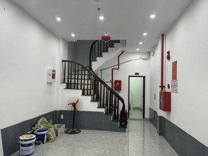 nhà dân xây thông số hiếm chủ cần tiền nên bán gấp, phố định công hoàng mai hn. 2 bước ra phố ,hó