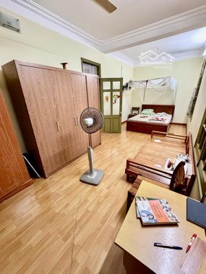 bán nhà xuân thủy cầu giấy dt 222m x 4t x mt 14m giá 42 tỷ có thương lượng