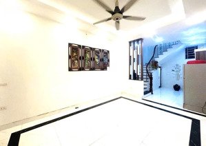 trương định rẽ vào- ngõ nông, 3 ngủ-35m- nhô 6 tỷ