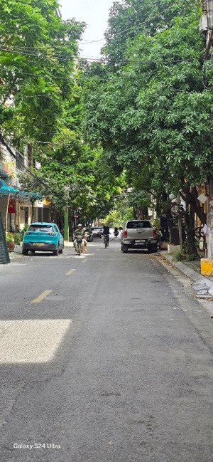 trung tâm hà đông. chính chủ cần bán căn hộ mặt đường kinh doanh. 6 tầng. 2 mặt thoáng