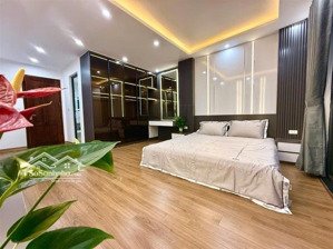 bán nhà lô góc thang máy ngõ thông - trung tâm, lò đúc