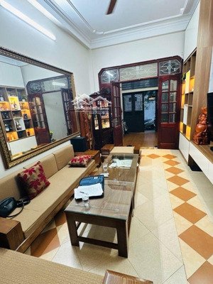 cần bán nhà phố đàm quang trung , long biên 48m, 5 tầng, mặt tiền 4m, giá 9.5 tỷ.