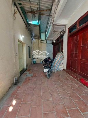chính chủ cần cho thuê nhà cấp 4 diện tích 30m2 ngõ 987 ngô gia tự, long biên, hà nội