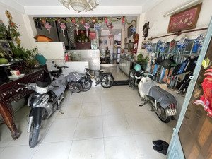 cách 200m tới phú mỹ hưng. nhà nở hậu tài lộc. tiện ích xung quanh đầy đủ. hoàn công đủ