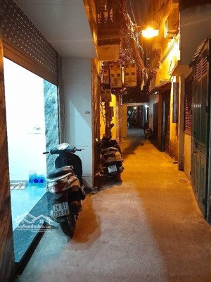 bán nhà tam trinh _minh khai_ hai bà trưng dt: 28m_4,5 tầng _ 3 phòng ngủ. full nội thất, ngõ nông