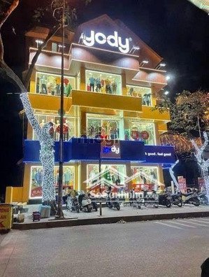 cho thuê nhà mặt phố tại hai bà trưng-hoàn kiếm, mt 6,5m, dt 320m2, nhiều tiện ích với giá ưu đãi