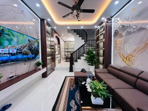 trung tâm xuân đỉnh, gần ngoại giao đoàn, 38m2 hơn 9 tỷ, ngõ thông , ô tô, sát phố, nội thất vip