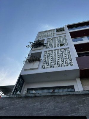 nhà chính chủ view công viên hxh trệt lững 2 lầu san thượng chỉ 8,95 tỷ