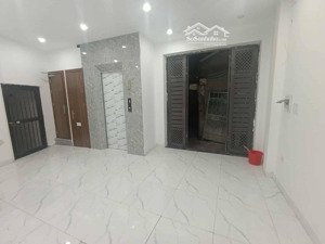 nhà 6tầng thang máy lao vút, nhiều phòng cho thuê