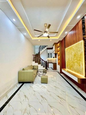 chủ cần bán gấp nhà 30m2, xây mới 4 tầng, chỉ 5,x tỷ, sdcc, duy nhất còn sót lại quận hoàng mai