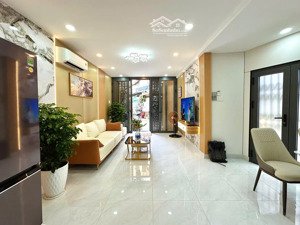 bán nhà mặt tiền gần chợ phú nhuận, căn góc, mới xây, đủ nội thất xịn sò, 3.6mx9m nh, giá 6,3 tỷ