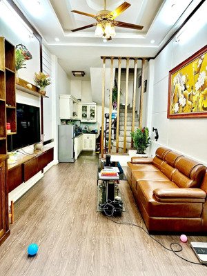 bán nhà trương định 35m 5 tầng 8 tỷ . nhà đẹp ở ngày 2 thoáng ngõ nông