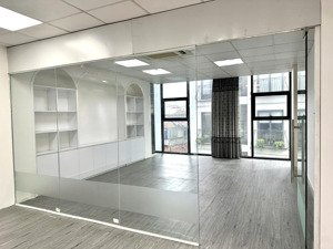chỉ hơn 10 triệu có ngay văn phòng ngay ngã tư sở, thanh xuân, chia sẵn phòng vách kính.