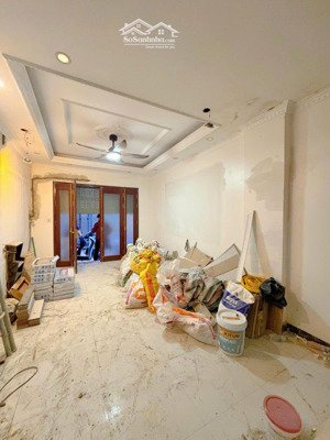 bán nhanh nhà cầu giấy 2 thoáng ngõ nông gần phố 40m 8 tỷ có thương lượng