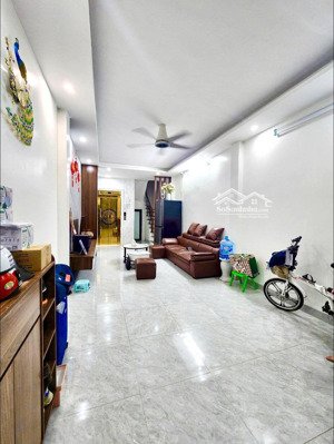 có 1 0 2! lô góc ngọc khánh, nhà đẹp thang máy xịn sò, ngõ 3 gác thông, vài chục m ra phố, 43m2*6t