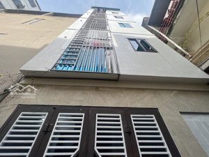 nhỉnh 9 tỷ ccmn yên xá
dt 37m*7 tầng thang máy,11p full đồ.đang cho bên thứ 3 thầu 34tr/1 t