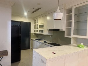 chính chủ muốn cho thuê căn hộ 150m2 full nội thất sang trọng