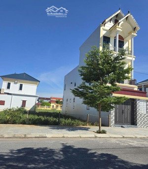 chính chủ bán gấp lô đất 181m2 cổng đhqg hòa lạc chỉ 3 tỷ nhỉnh