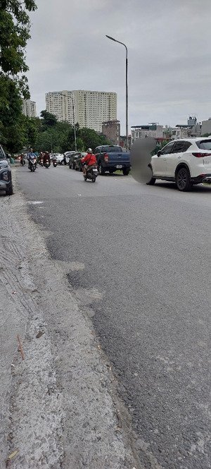 bán nhà mậu lương 70m 5 tầng ôtô ngủ trong nhà diện tích: 70m kết cấu: 5 tầng, dân xây.