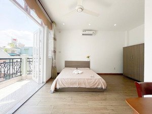 phòng mới 40m² ban công tách bếp thang máy tân bình