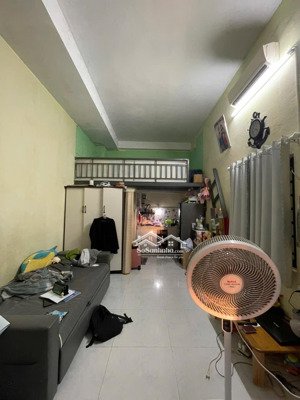 cần bán nhà mt tú quỳ , có sẵn 9 phòng trọ