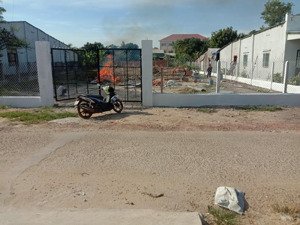 bán đất 1015m2 (200m2 tc) trung tâm chợ xã tân hoà (suối ngô cũ), tây ninh. giá 2,95 tỷ (tl)