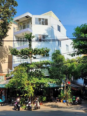 hạ giá sâu,chủ cần bán nhà góc 2 mặt tiền đường nguyễn gia trí p25 bình thạnh,dt:10x20m2 giá 52 tỷ.